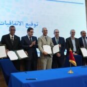 مراسم توقيع الاتفاقيات برئاسة وزير النقل واللوجستيك عبد الصمد قيوح ومدير المعهد العالي للدراسات البحرية